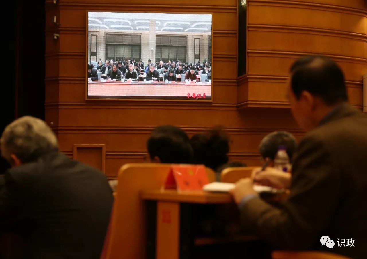 市委、市人大常委会、市政府、市政协领导,市法检“两长”,北京市出席党的十九大代表,市人大常委会、市政府、市政协秘书长,冬奥组委秘书长等出席会议。